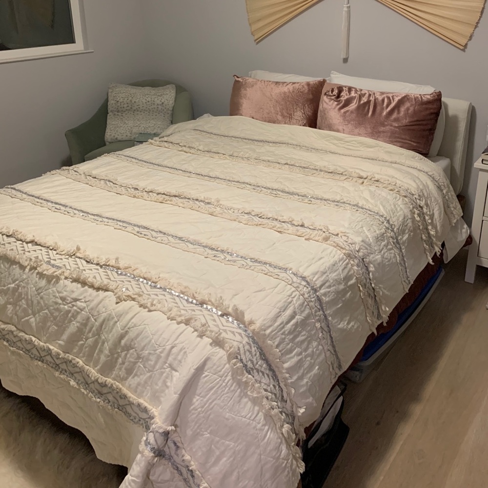 Opalhouse comforter - like new condition